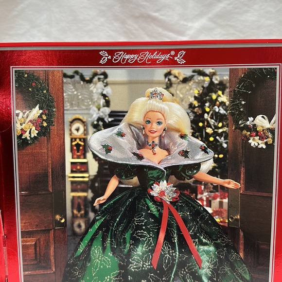 Happy Holidays Barbie - Picture 6 of 8